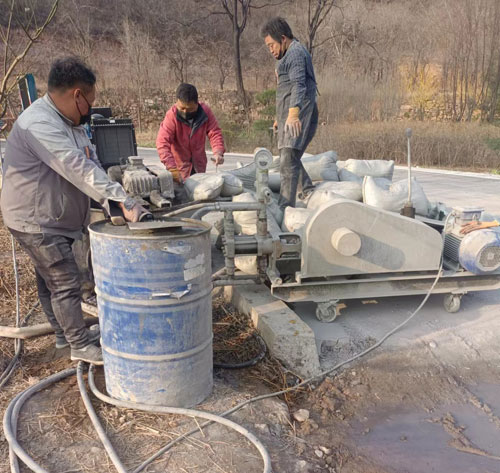 乌马河路面下沉注浆